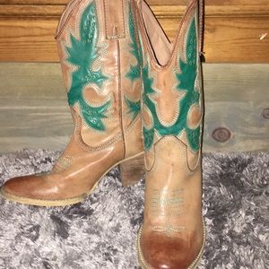 ADORABLE Size 8.5 Cowgirl high heeled boots!!